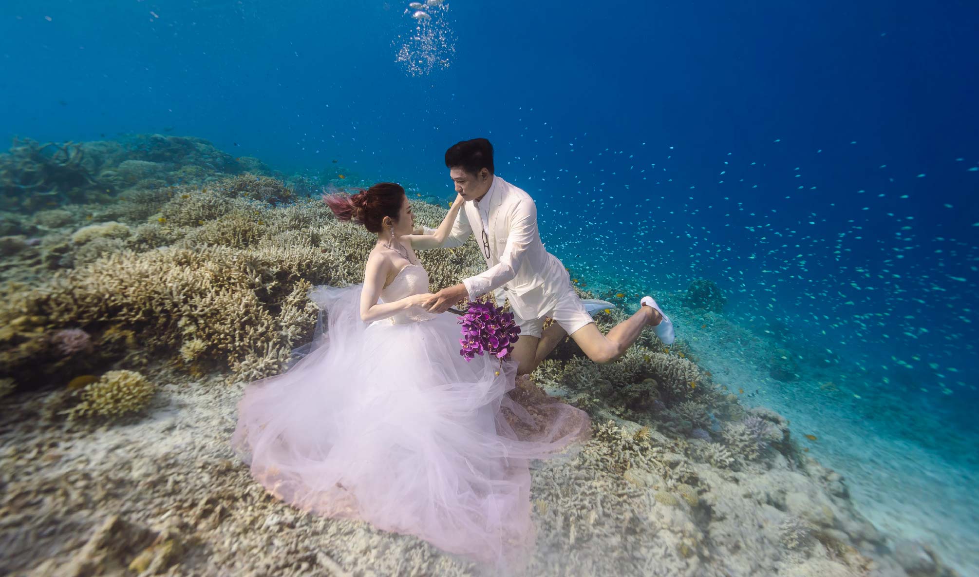 沖縄での水中ウェデイング イメージ